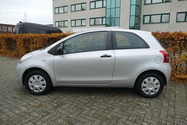 Occasion Toyota Yaris 69 PK (50 kW) 2007 Grijs Hatchback