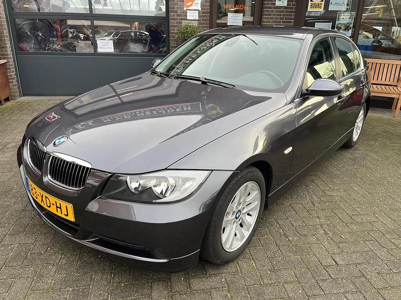 Grijs Gebruikt 2007 BMW 325 Sedan | € 5.950 (Super prijs) - Afbeelding 1/4