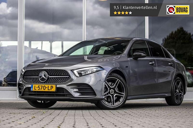 Grijs Gebruikt 2021 Mercedes A250 Business Sedan | € 27.850 (Goede deal) - Afbeelding 1/4