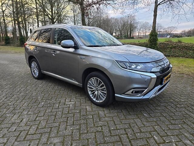 Occasion Mitsubishi Outlander Intense 135 PK (99 kW) 2021 Grijs SUV