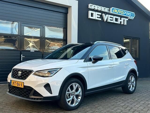 Wit Occasion 2024 Seat Arona Business SUV | € 22.950 (Eerlijke prijs) - Afbeelding 1/4