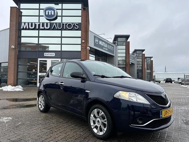 Blauw Gebruikt 2016 Lancia Ypsilon Hatchback | € 6.490 (Eerlijke prijs) - Afbeelding 1/4
