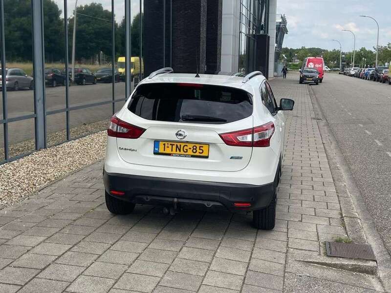 Wit Gebruikt 2014 Nissan Qashqai Tekna SUV | € 10.499 (Eerlijke prijs) - Afbeelding 1/4