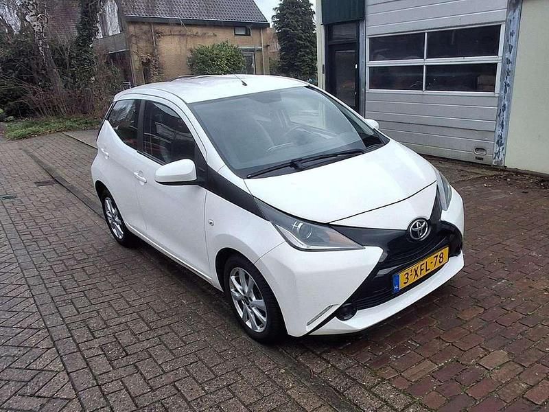 Occasion Toyota Aygo X-play 69 PK (50 kW) 2014 Wit Hatchback