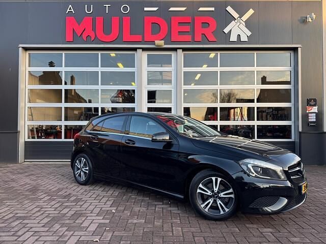 Zwart (metallic) Occasion 2013 Mercedes A180 Edition Hatchback | € 8.750 (Goede deal) - Afbeelding 1/4