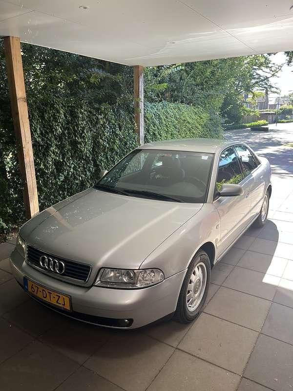 Grijs Gebruikt 2000 Audi A4 Stationwagen | € 2.300 (Eerlijke prijs) - Afbeelding 1/4