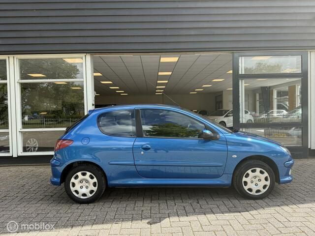 Blauw Gebruikt 2007 Peugeot 206 Forever Hatchback | € 1.499 (Eerlijke prijs) - Afbeelding 1/4