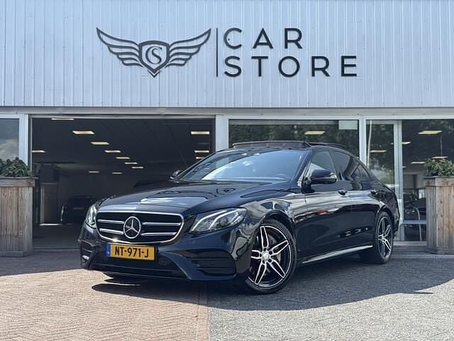 Zwart Gebruikt 2017 Mercedes E350 Ambition Sedan | € 39.950 (Iets duurder) - Afbeelding 1/4