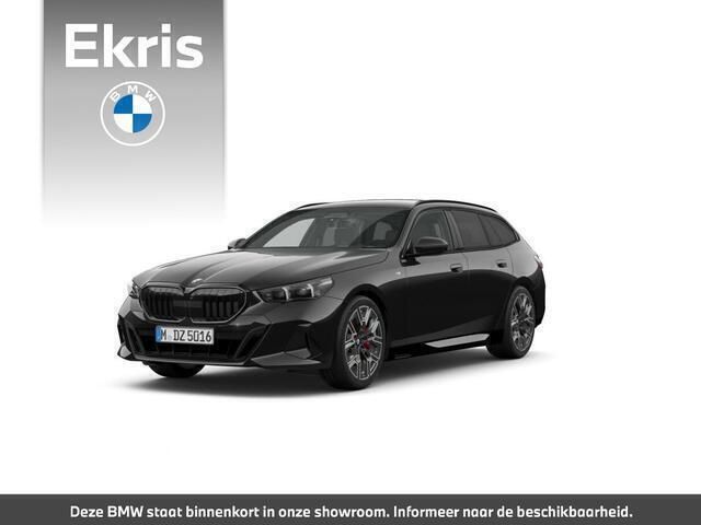 Zwart, metallic lak Nieuw 2024 BMW 520 M Sport Stationwagen | € 88.495 (Goede deal) - Afbeelding 1/4