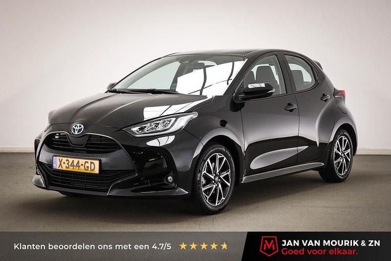 Zwart Gebruikt 2023 Toyota Yaris Hybrid Hatchback | € 21.900 (Eerlijke prijs) - Afbeelding 1/4