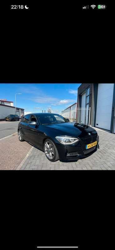 Zwart Gebruikt 2015 BMW 116 Executive Hatchback | € 12.500 (Eerlijke prijs) - Afbeelding 1/4