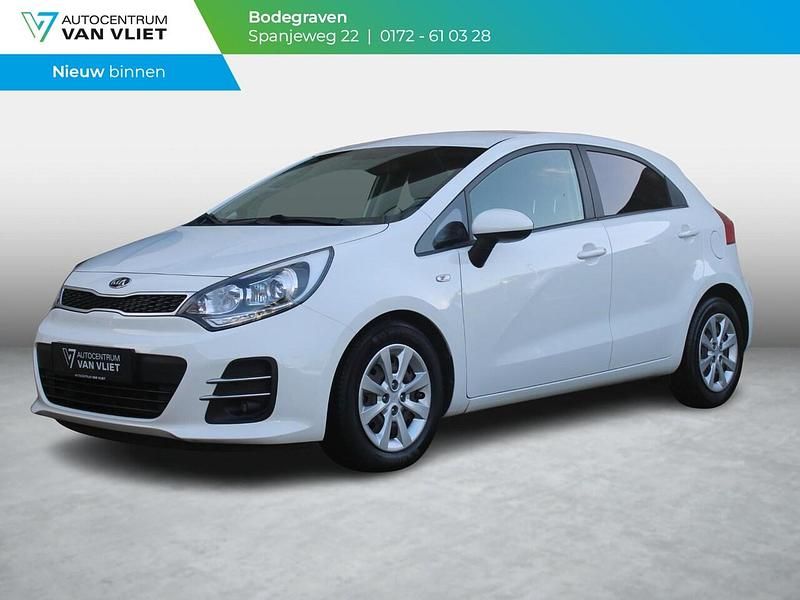 Wit Gebruikt 2016 Kia Rio Hatchback | € 9.900 (Eerlijke prijs) - Afbeelding 1/4