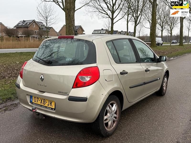Occasion Renault Clio II Dynamique 112 PK (82 kW) 2007 Beige Hatchback