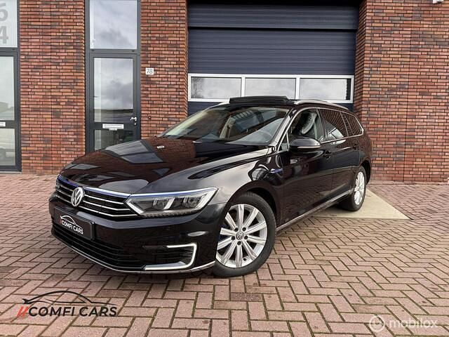 Zwart Occasion 2015 VW Passat Highline Stationwagen | € 14.995 (Iets duurder) - Afbeelding 1/4