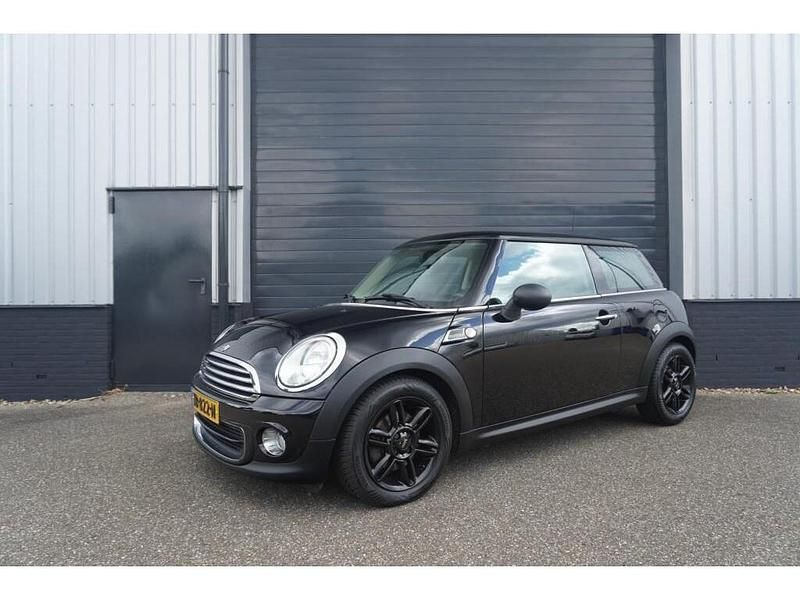 Zwart, metallic lak Gebruikt 2013 Mini ONE Pepper Hatchback | € 7.950 (Duur) - Afbeelding 1/4