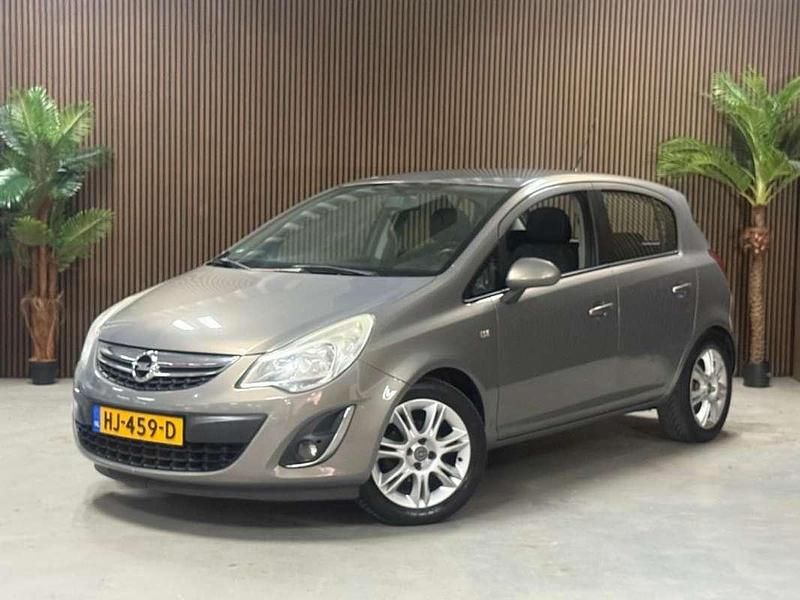 Bruin Gebruikt 2011 Opel Corsa Cosmo Hatchback | € 2.750 (Goede deal) - Afbeelding 1/4