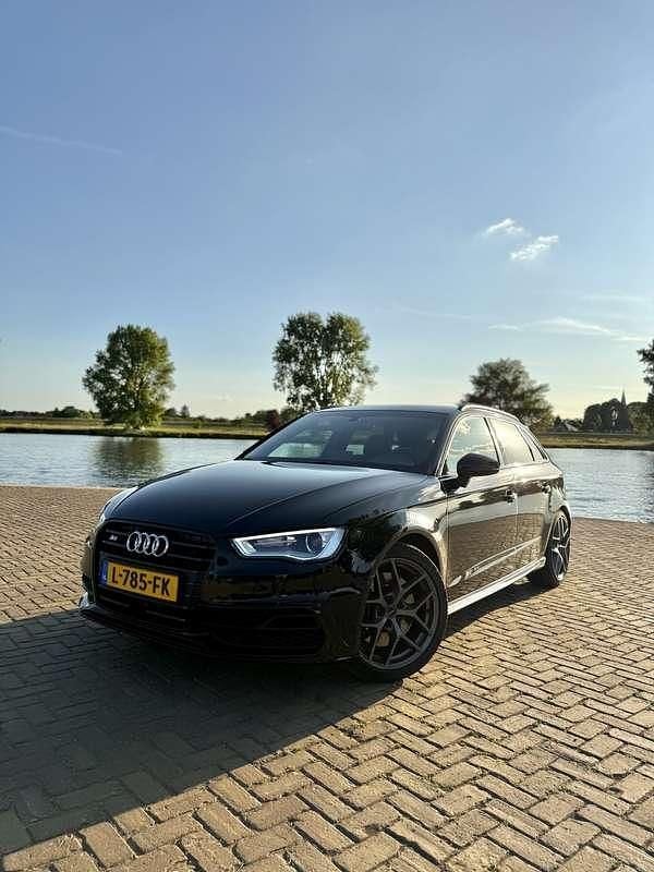 Zwart Gebruikt 2016 Audi S3 Hatchback | € 21.950 (Eerlijke prijs) - Afbeelding 1/4