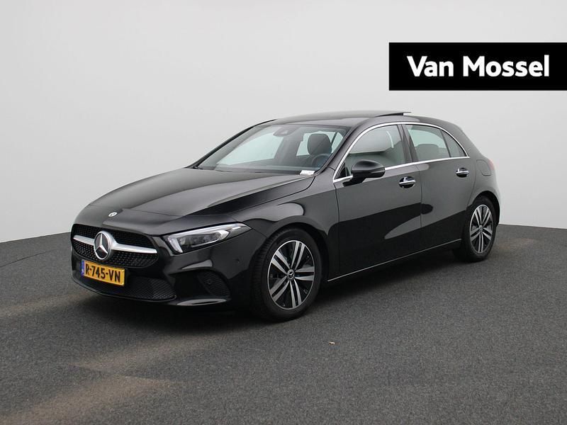 Zwart Gebruikt 2022 Mercedes A200 Business Hatchback | € 29.945 (Eerlijke prijs) - Afbeelding 1/3