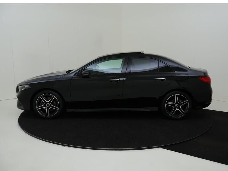 Occasion Mercedes A180 AMG line 136 PK (100 kW) 2024 Zwart Sedan