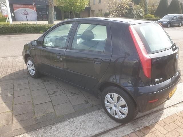 Occasion Fiat Punto Young 95 PK (69 kW) 2004 Zwart Hatchback