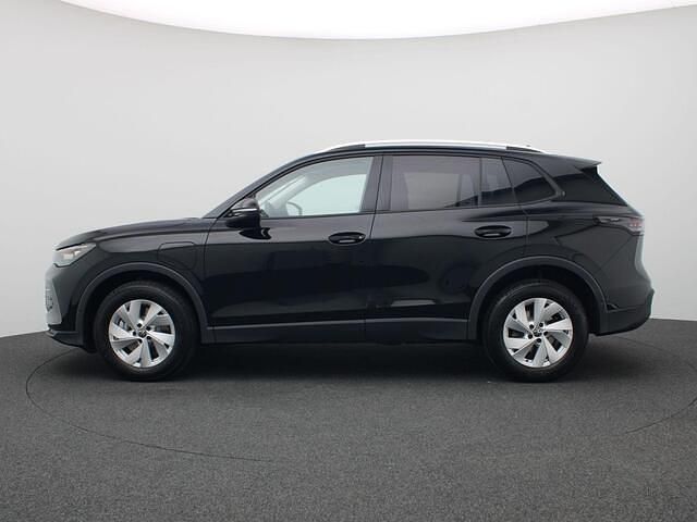 Zwart Nieuw 2025 VW Tiguan Edition SUV | € 45.900 (Super prijs) - Afbeelding 1/3