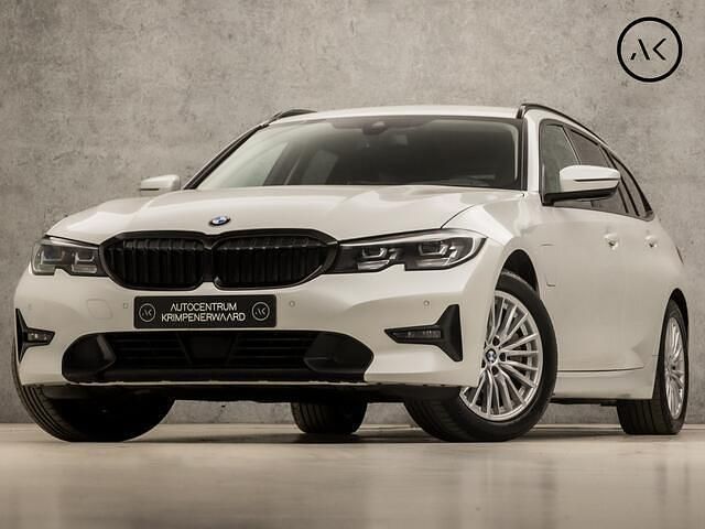 Wit Gebruikt 2021 BMW 330 Executive Stationwagen | € 23.945 (Super prijs) - Afbeelding 1/4
