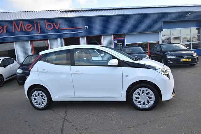 Occasion Toyota Aygo X-play 74 PK (54 kW) 2021 Wit Hatchback