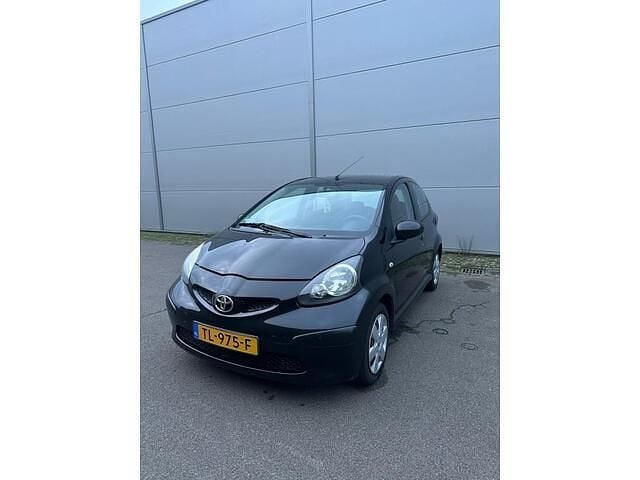 Zwart Gebruikt 2010 Toyota Aygo Comfort Hatchback | € 1.699 (Eerlijke prijs) - Afbeelding 1/4
