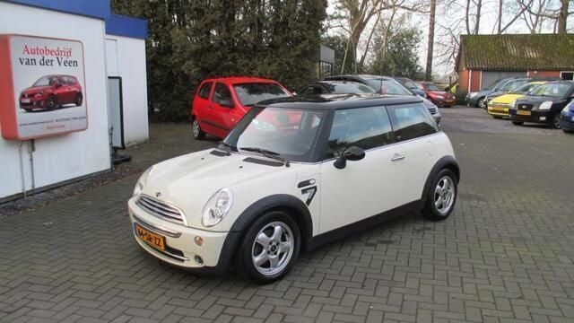 Wit Gebruikt 2006 Mini Cooper Seven Hatchback | € 2.795 (Eerlijke prijs) - Afbeelding 1/4