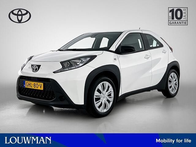Wit Gebruikt 2024 Toyota Aygo X Play SUV | € 17.995 - Afbeelding 1/4
