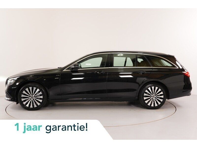 Zwart Gebruikt 2022 Mercedes E300 Avantgarde Stationwagen | € 40.950 (Goede deal) - Afbeelding 1/4