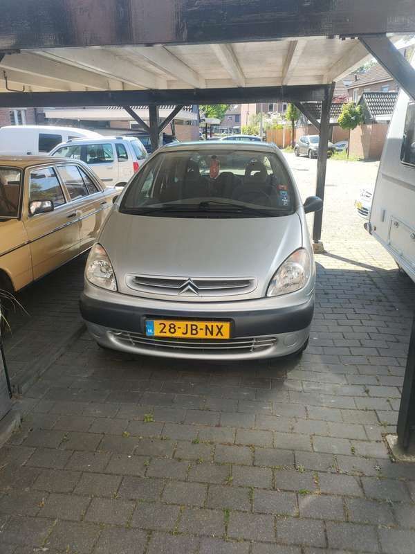 Grijs Gebruikt 2002 Citroën Xsara Picasso MPV | € 1.000 (Eerlijke prijs) - Afbeelding 1/4