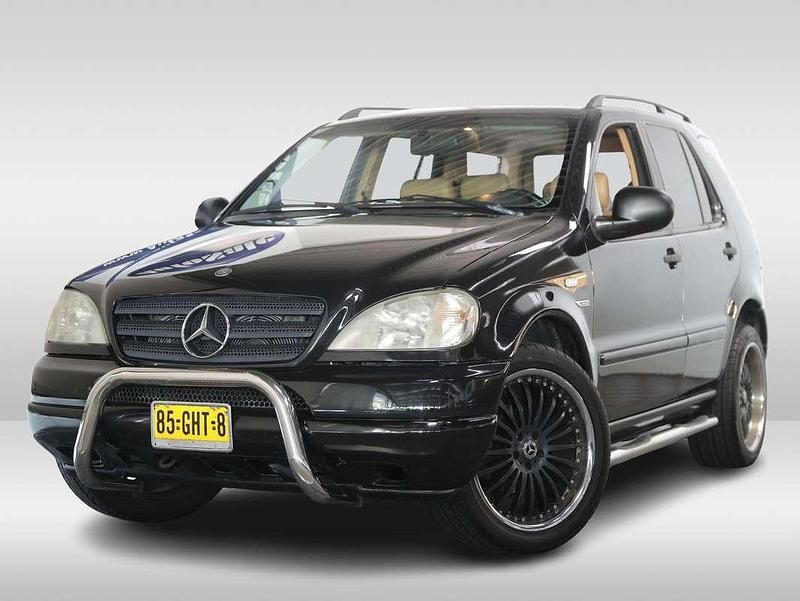Zwart Gebruikt 1998 Mercedes ML320 SUV | € 3.344 (Eerlijke prijs) - Afbeelding 1/4