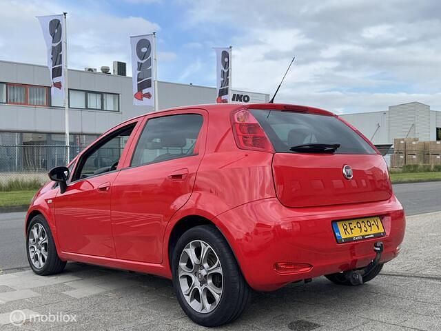 Occasion Fiat Punto Evo 99 PK (72 kW) 2017 Rood Hatchback