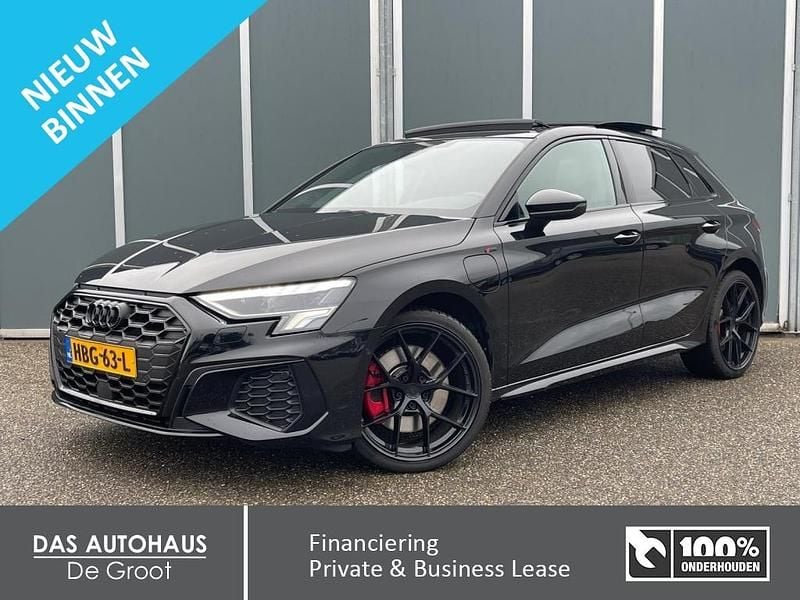 Zwart Gebruikt 2023 Audi A3 Competition Hatchback | € 39.895 - Afbeelding 1/2