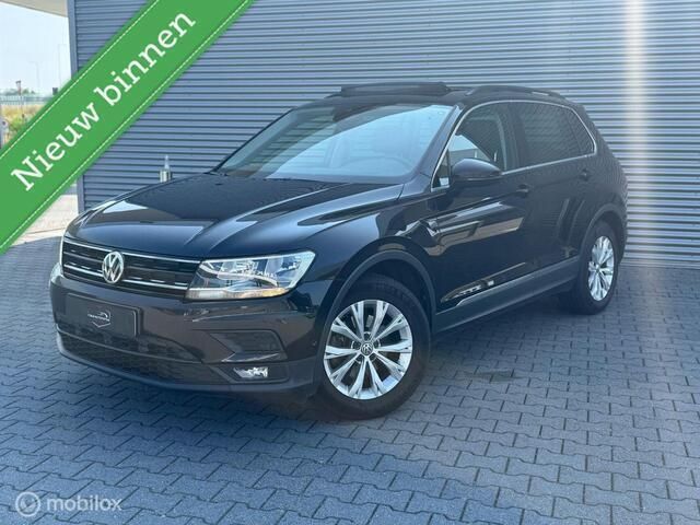 Zwart Gebruikt 2019 VW Tiguan Highline SUV | € 18.900 (Super prijs) - Afbeelding 1/4