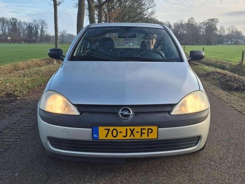 Grijs Occasion 2002 Opel Corsa Hatchback | € 1.100 (Goede deal) - Afbeelding 1/4