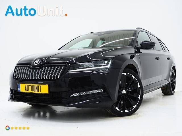 Zwart (metallic) Gebruikt 2022 Skoda Superb SportLine Stationwagen | € 27.840 (Eerlijke prijs) - Afbeelding 1/4