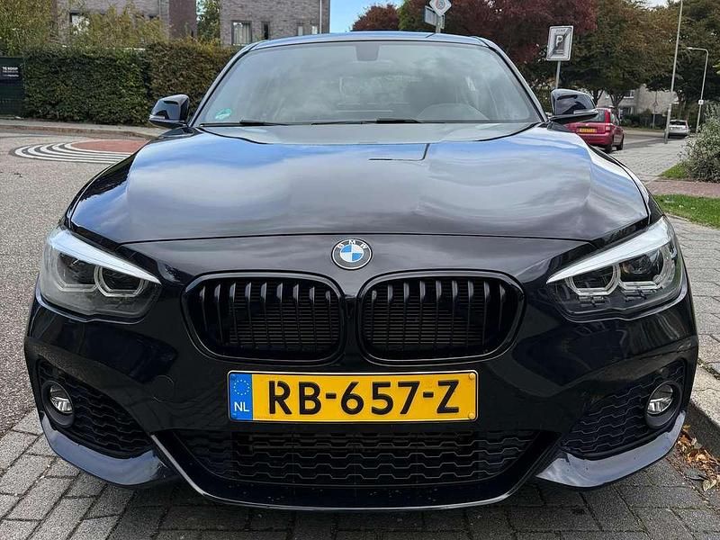 Zwart Gebruikt 2017 BMW 118 Hatchback | € 17.500 (Duur) - Afbeelding 1/4