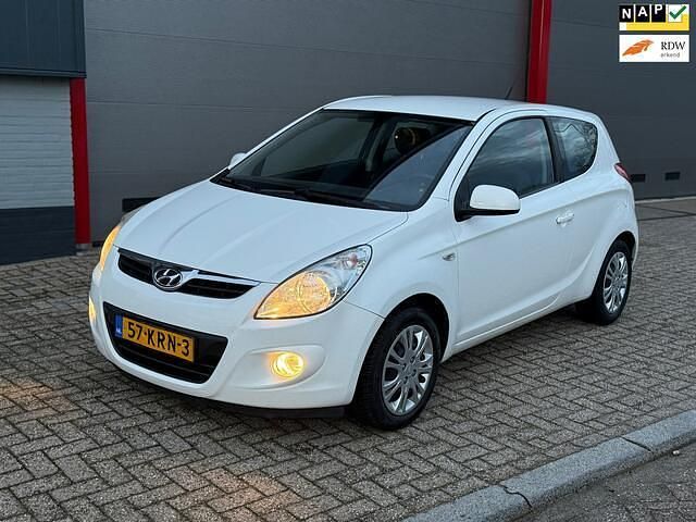 Wit Occasion 2010 Hyundai i20 Hatchback | € 3.499 (Eerlijke prijs) - Afbeelding 1/4