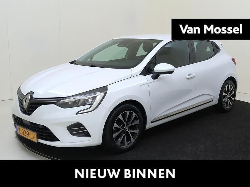 Wit Gebruikt 2021 Renault Clio V Zen Hatchback | € 13.735 (Eerlijke prijs) - Afbeelding 1/4