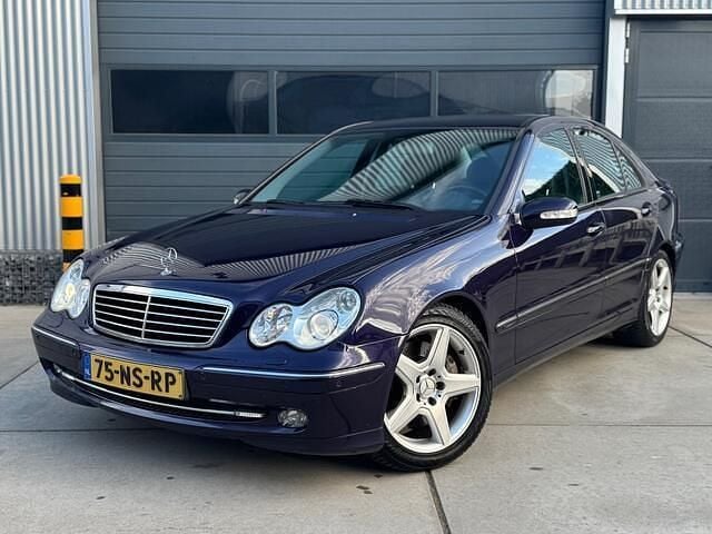 Paars Gebruikt 2004 Mercedes C200 Avantgarde Sedan | € 3.599 (Goede deal) - Afbeelding 1/4