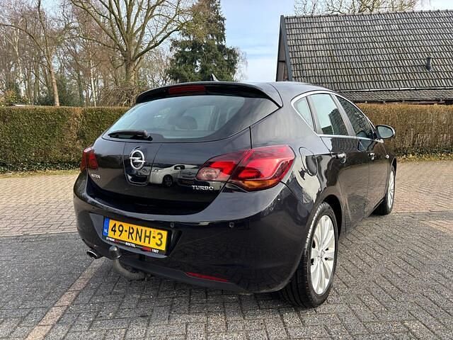 Occasion Opel Astra Cosmo 140 PK (102 kW) 2011 Zwart (metallic) Hatchback
