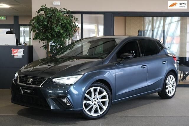 Grijs (metallic) Occasion 2021 Seat Ibiza FR Hatchback | € 17.950 (Eerlijke prijs) - Afbeelding 1/4