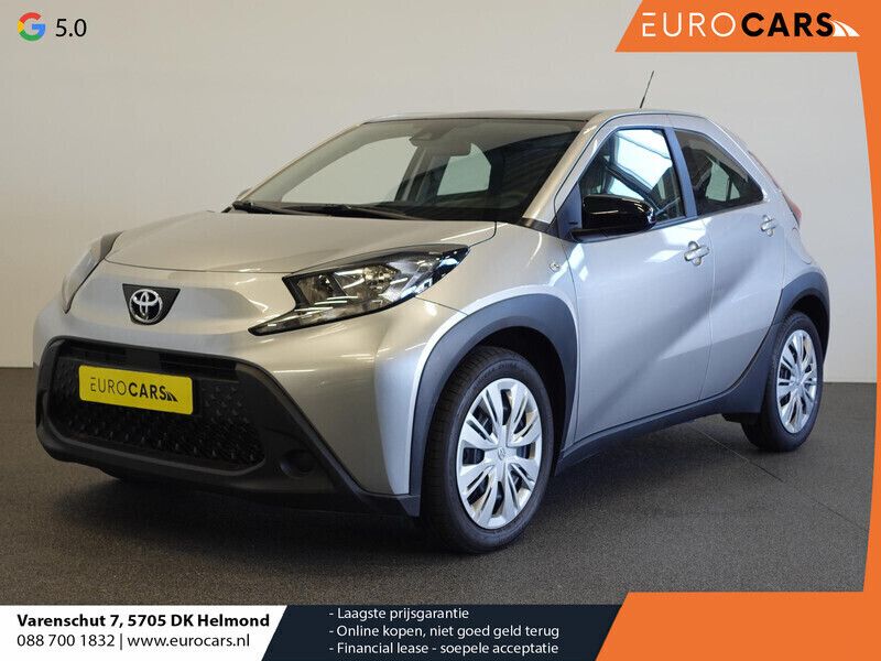 Zilver Gebruikt 2024 Toyota Aygo Play Hatchback | € 19.790 (Goede deal) - Afbeelding 1/4