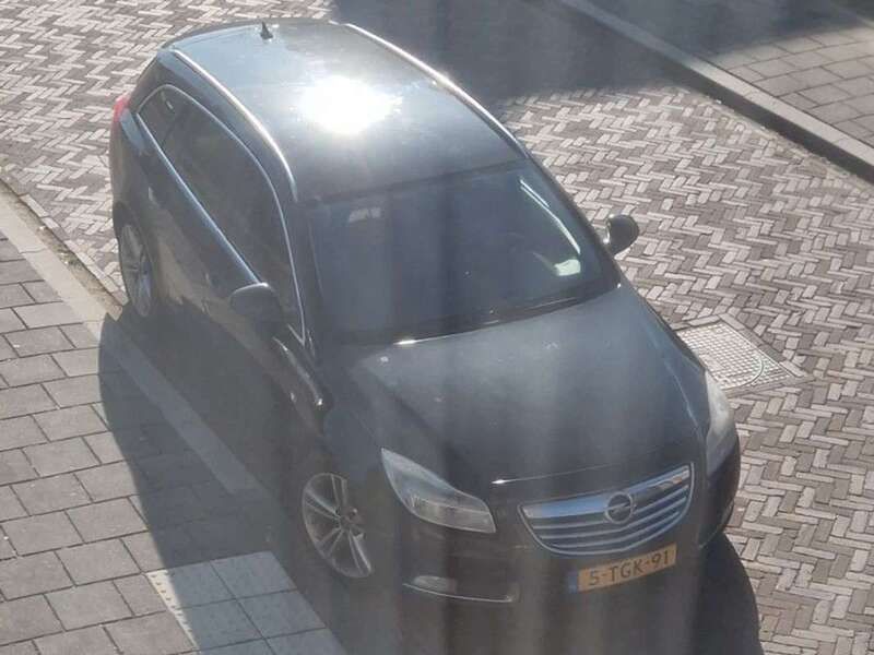 Zwart Gebruikt 2010 Opel Insignia Cosmo Stationwagen | € 2.000 - Afbeelding 1/1