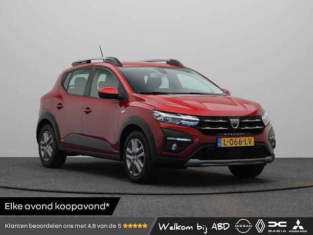 Rood Gebruikt 2021 Dacia Sandero Comfort Hatchback | € 11.445 (Eerlijke prijs) - Afbeelding 1/3