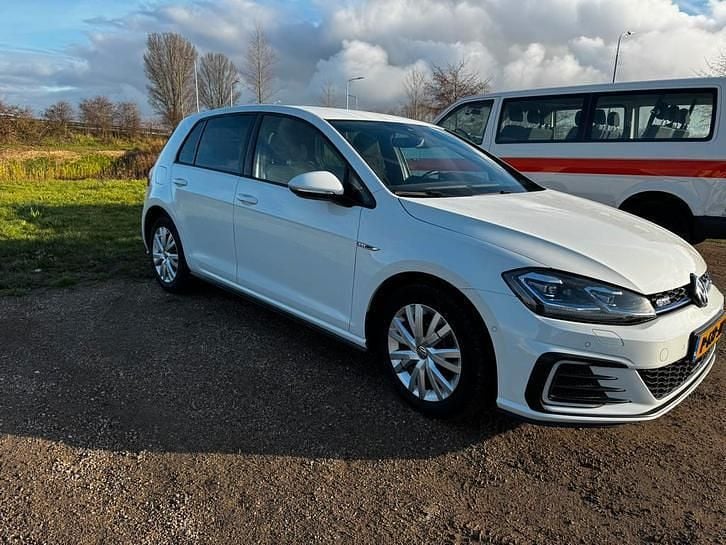 Gebruikt 2018 VW e-Golf S Hatchback | € 16.500 (Goede deal) - Afbeelding 1/4
