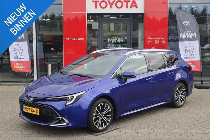 Blauw Gebruikt 2025 Toyota Corolla Stationwagen | € 32.390 (Eerlijke prijs) - Afbeelding 1/4