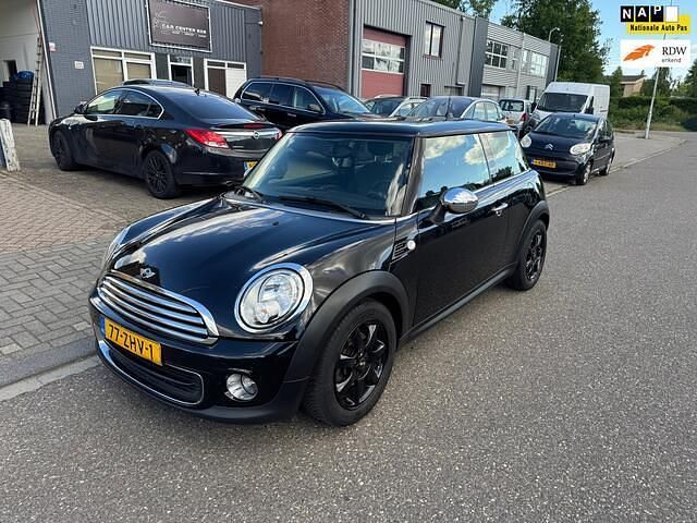 Zwart (metallic) Gebruikt 2013 Mini ONE Business Hatchback | € 4.750 (Eerlijke prijs) - Afbeelding 1/4